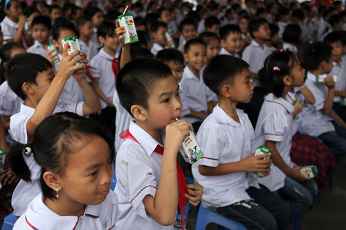 8 vạn ly sữa cho trẻ nghèo hiếu học Ninh Bình