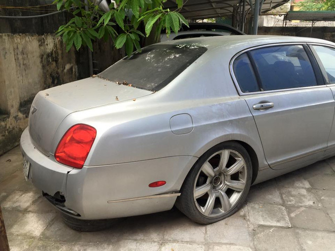 Siêu xe Bentley bỏ quên ở Hà Nội