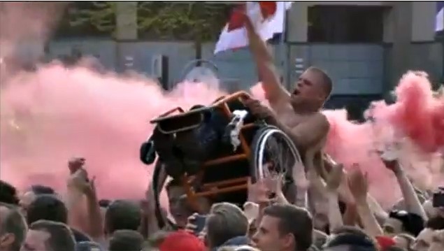 CĐV khuyết tật ăn mừng điên cuồng PSV vô địch