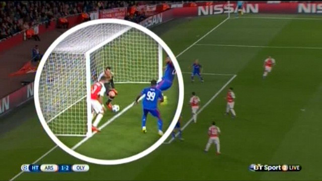 Những bàn thắng bị trọng tài ngó lơ khiến CĐV sôi máu