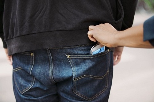 Thiếu tiền học phí đành làm liều ăn trộm iphone