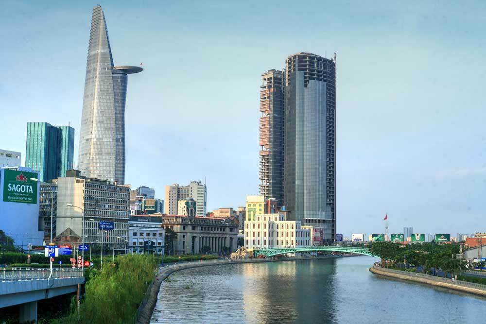Tự ái dân tộc và áp lực vượt vũ môn