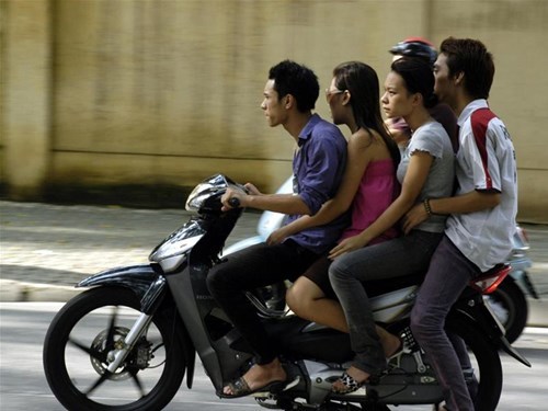 Lái xe gây tai nạn, người ngồi sau cũng phải chịu bồi thường?