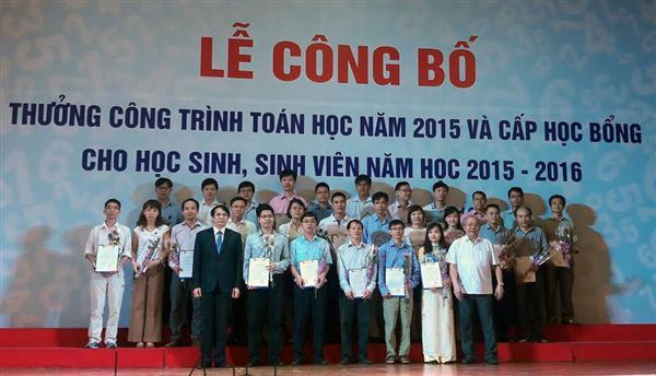 Trao thưởng các công trình toán học xuất sắc của Việt Nam