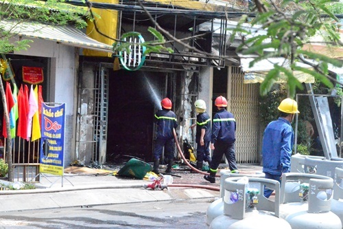 Bị truy bắt, thanh niên ngáo đá đốt cửa hàng gas tự sát