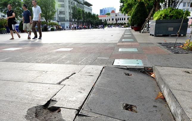 Phố đi bộ Nguyễn Huệ dừng hoạt động để sửa chữa