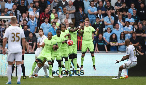 Andre Ayew ghi bàn san bằng tỷ số