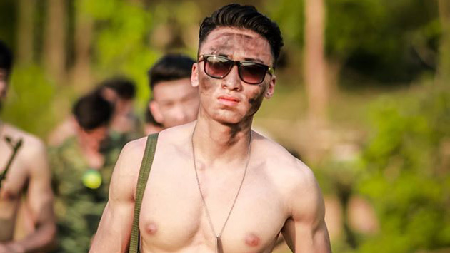 Ảnh kỷ yếu của trai chuyên toán khiến các nữ sinh ngất ngây