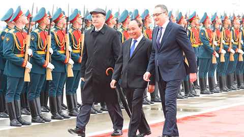 Thủ tướng tới Moscow, bắt đầu thăm chính thức LB Nga