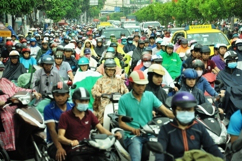 Mưa lớn, lốc xoáy trên diện rộng ở Sài Gòn