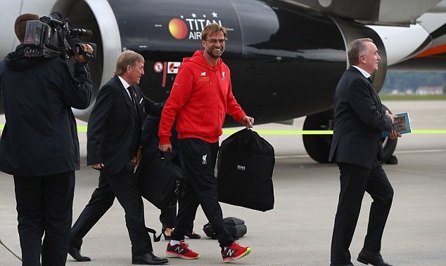 Thầy trò Jurgen Klopp tươi rói, đổ bộ Thụy Sỹ