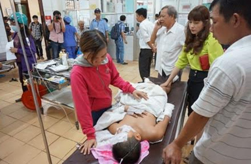 Nổ bình gas khi nấu ăn chia tay, nhiều HS bỏng nặng