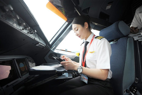 Rộn ràng xuất ngoại cùng nữ phi công Vietjet xinh đẹp