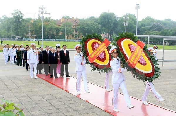 Lãnh đạo Đảng, Nhà nước vào Lăng viếng Bác