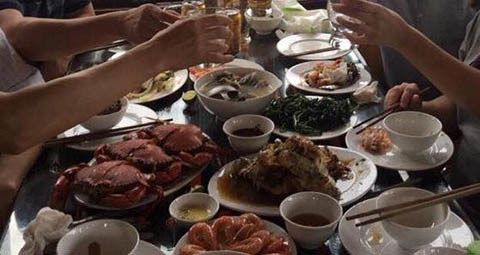 Lĩnh đủ vì chặt chém 6 triệu bữa cơm trưa