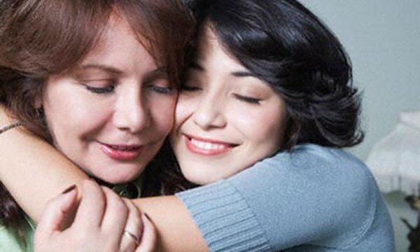 Mẹ chồng xúi con dâu...mặc quần rách