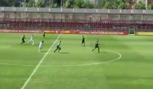 Ngắm siêu phẩm lốp bóng không tưởng của tuyển thủ U15