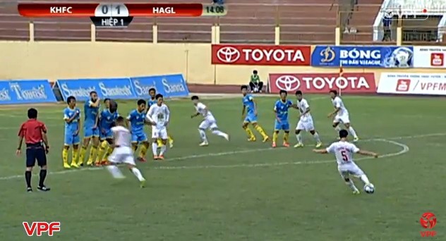 Đông Triều lập siêu phẩm trong trận thua đậm của HAGL