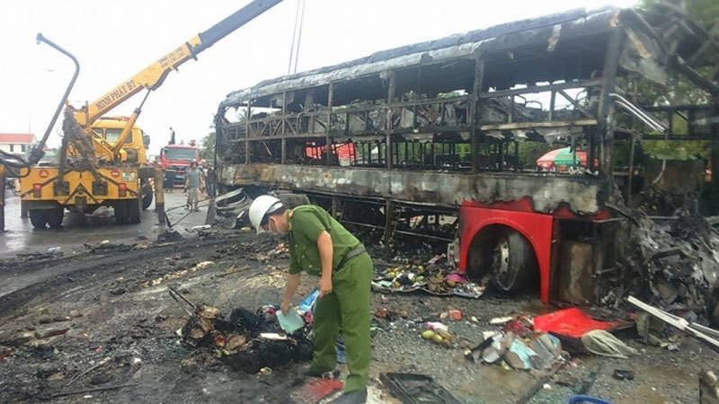 Hồ sơ 3 xe đâm nhau bốc cháy tại Bình Thuận