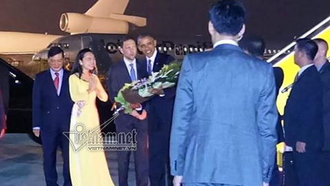 Giây phút đầu tiên Tổng thống Obama đến Hà Nội