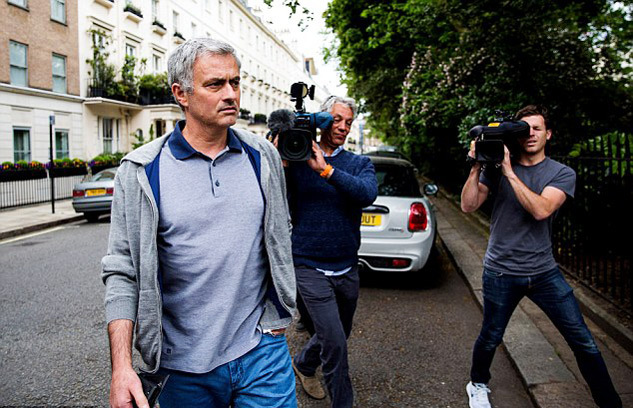 Mourinho ký 3 năm, có 200 triệu bảng