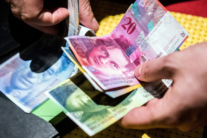 Thụy Sĩ phát tiền cho dân tiêu: 50 triệu/tháng