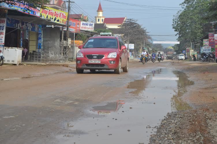 Người phụ nữ buôn gà chết bất thường bên quốc lộ