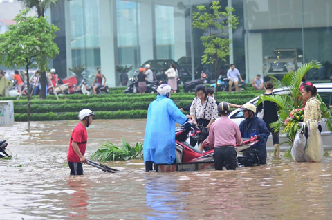 Xe cải tiến cứu xe máy ở khu Keangnam