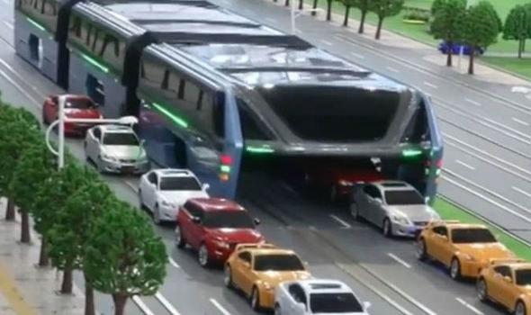 Xe buýt 'khủng' chở nhiều người hơn cả máy bay