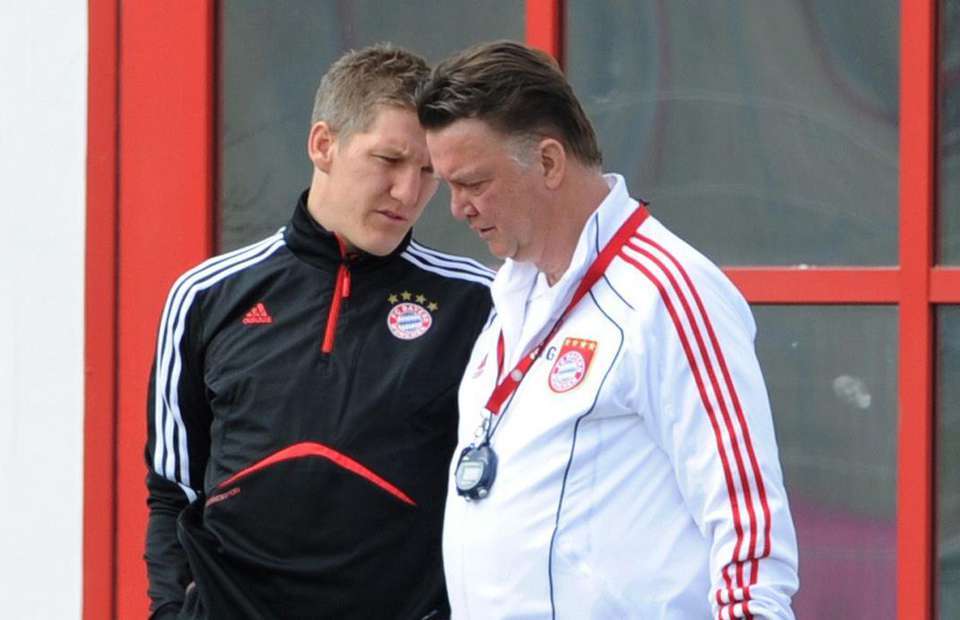 Van Gaal vừa đi, Schweinsteiger vội 