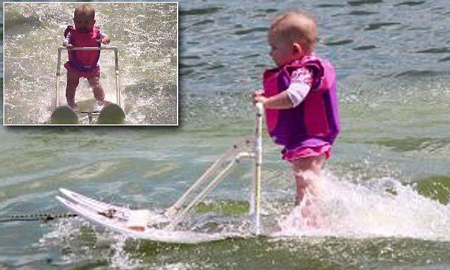 Video bé 6 tháng tuổi lướt ván 'đốn tim' dân mạng