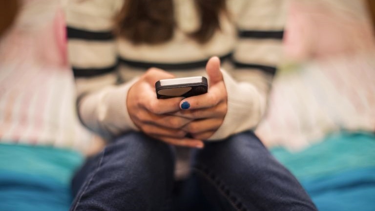 Chuyên gia gỡ rối khi 'tuổi teen nhắn tin gợi dục'