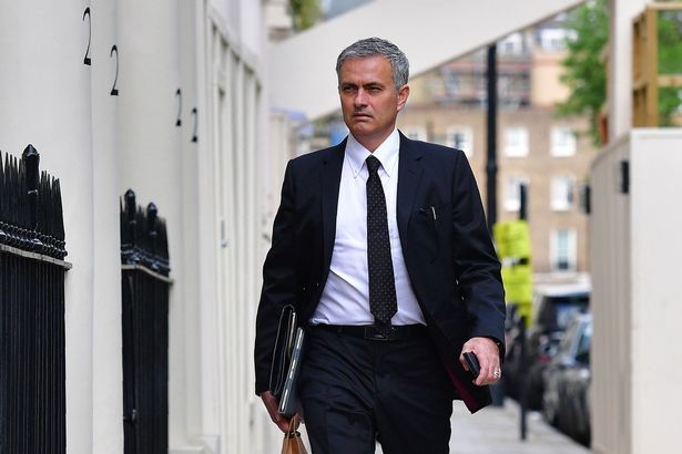 MU chính thức bổ nhiệm HLV Mourinho