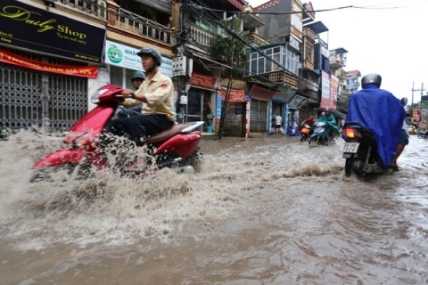 3 nhầm tưởng tai hại “chôn vùi” xe trên đường ngập nước