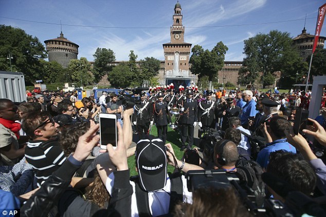 Madrid, Milano sốt xình xịch trước chung kết Champions League