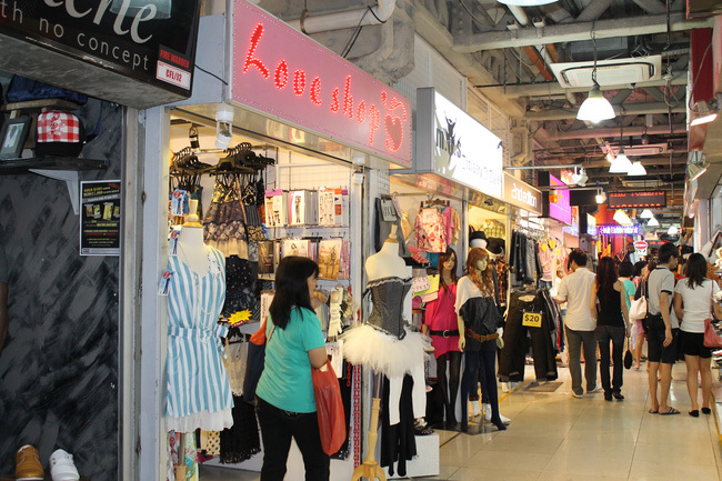 Singapore: 'Thánh địa mua sắm' chìm trong ế ẩm
