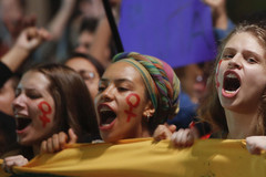 Thiếu nữ 16 tuổi bị hiếp dâm tập thể gây chấn động Brazil