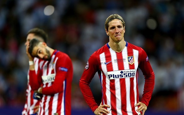 Cầu thủ Atletico khóc nức nở vì hụt ngôi vương