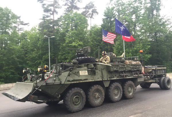 Lính Mỹ rầm rập hành quân qua Đông Âu
