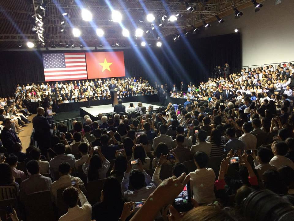 Cô gái Việt gặp Obama ở Mỹ, Malaysia và Việt Nam