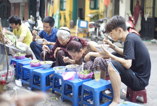 Hồng Phúc: Con phố 'thiên đường' ẩm thực Hà Nội