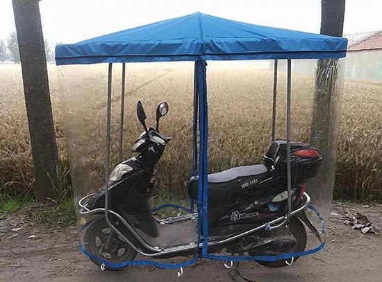Lắp khung che mưa cho xe máy, nên hay không?