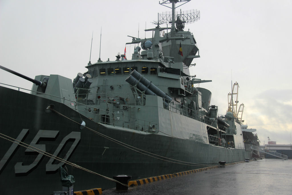 Tàu Hải quân Hoàng gia Úc cập cảng Sài Gòn