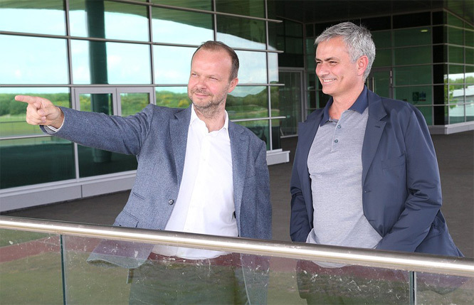 Mourinho thăm Carrington: Vạch lộ trình đưa MU lên đỉnh