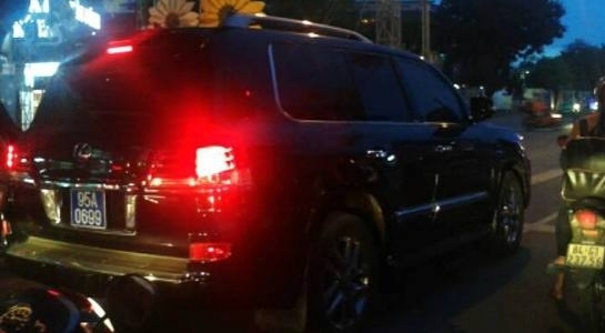 Phó chủ tịch tỉnh bất ngờ đem xe riêng hạng sang sung công quỹ