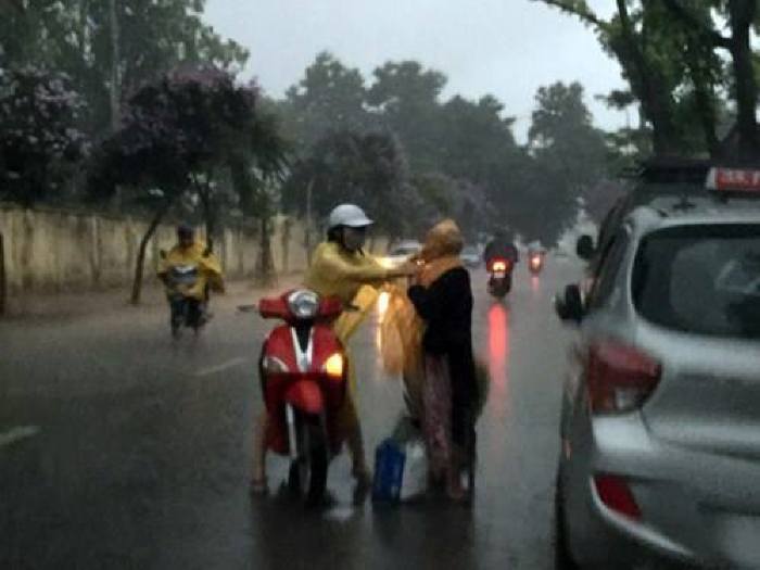 'Em giúp anh, lần sau anh giúp người khác'