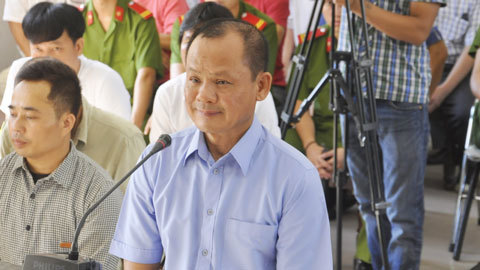 Đại gia Minh 'sâm' sợ hỏng đường, cưỡng đoạt tiền lái xe