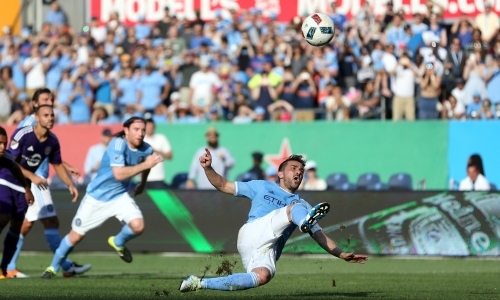 Pha đá penalty tệ chưa từng thấy của David Villa