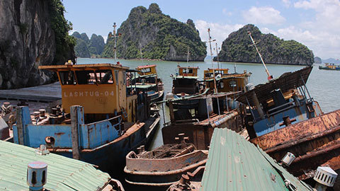 Bãi tàu 'ma' giữa vịnh Hạ Long