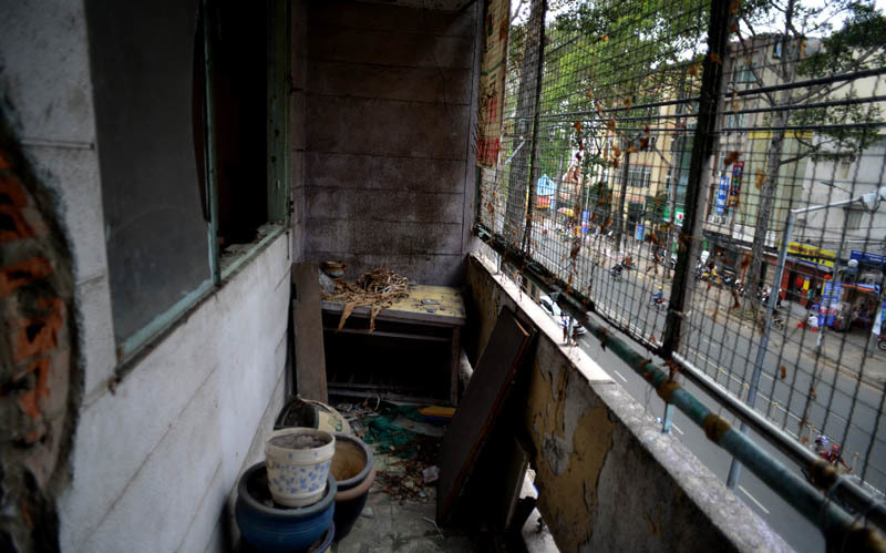 Đột nhập 'chung cư ma' giữa Sài Gòn